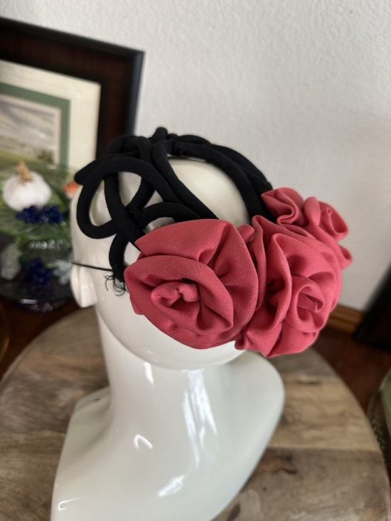 Fascinator Hat Red Rose & Black Knot Detail Vintage 50s main image 11